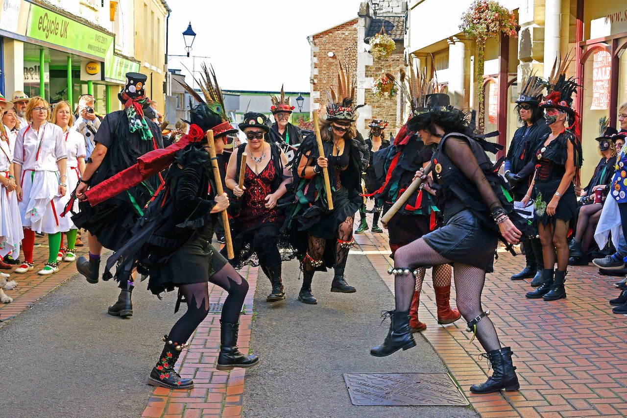 Styx of Stroud Border Morris dancing to the music