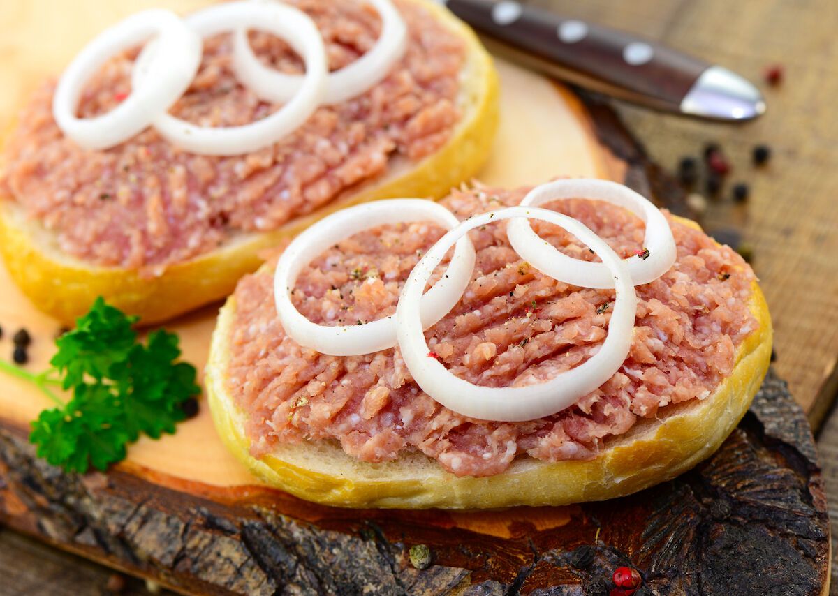 raw-meat-sandwich-from-wisconsin-everything-you-need-to-know