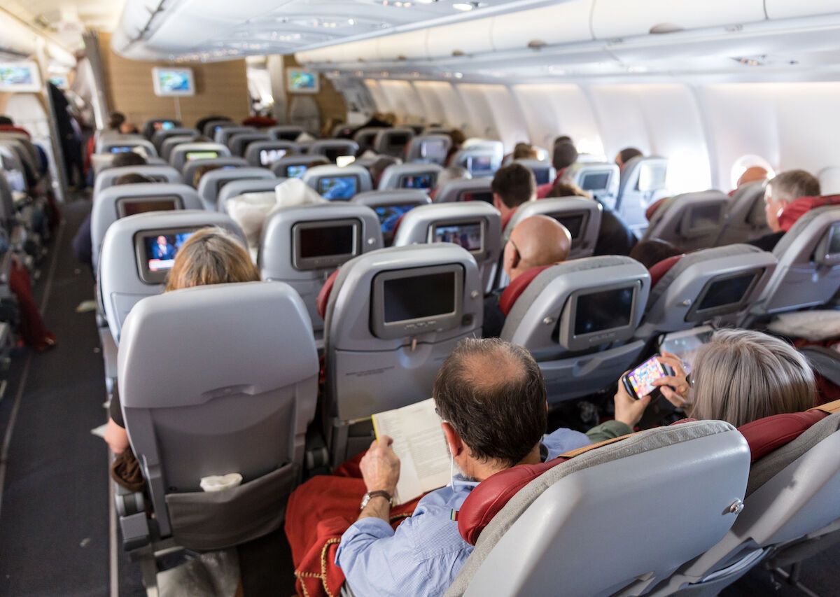 10 of the best ways to kill time on a long-haul flight • Netflights