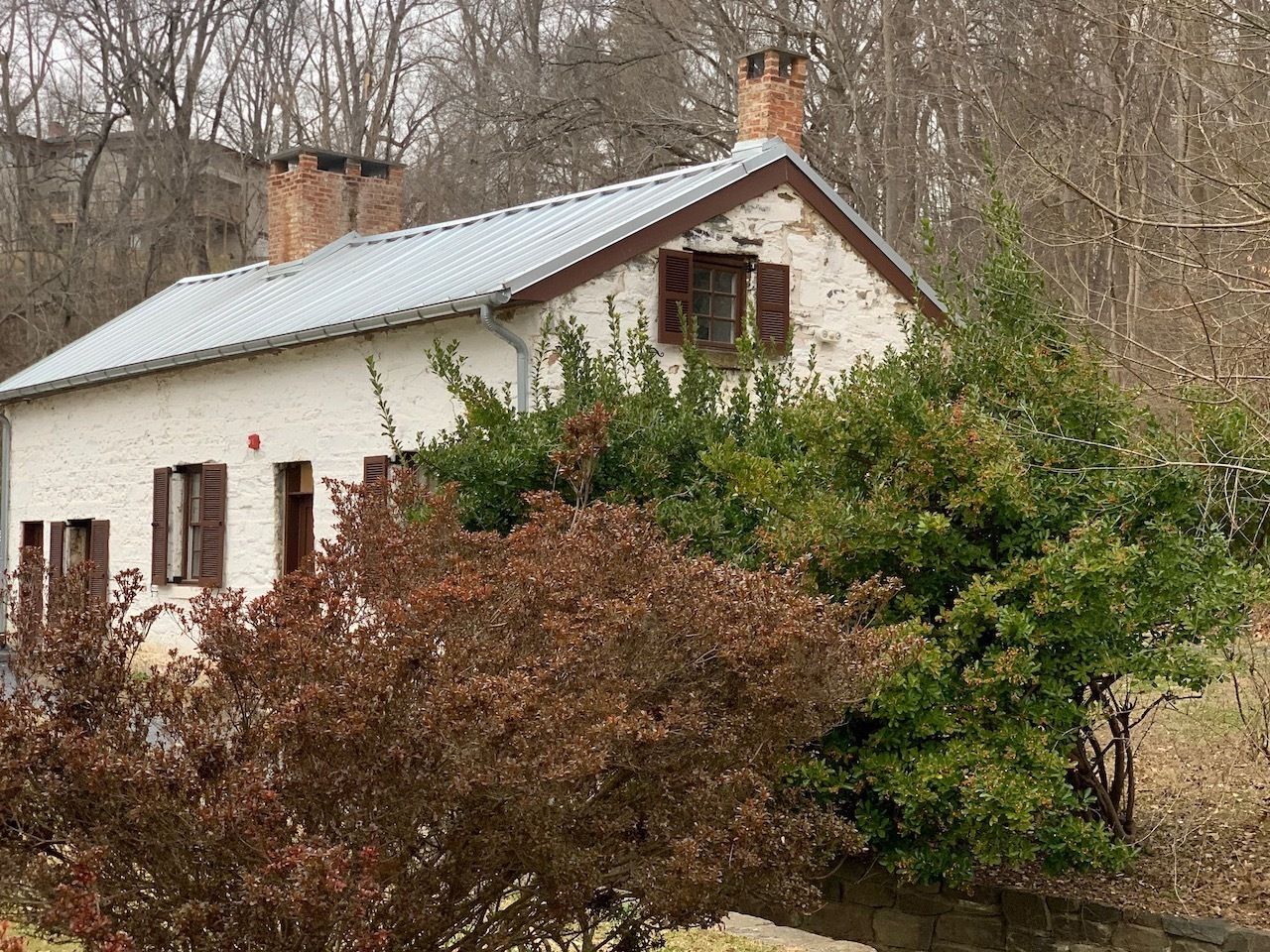 the swains, a C&O canal lockhouse available to rent 