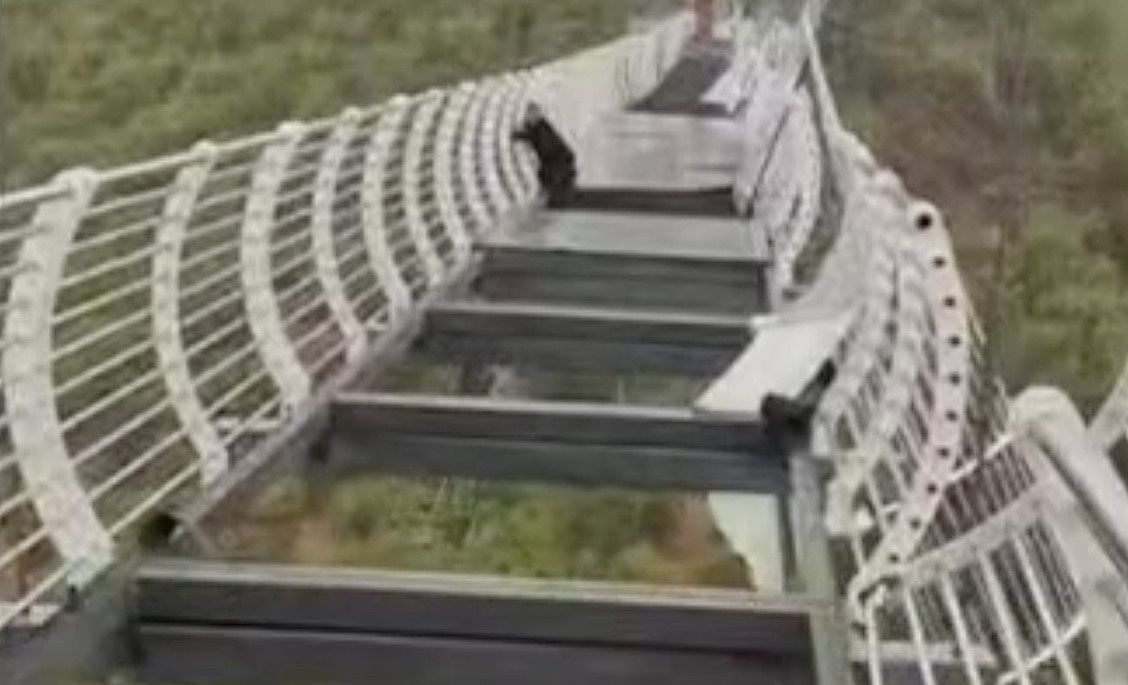 GlassBottom Suspension Bridge Breaks in China