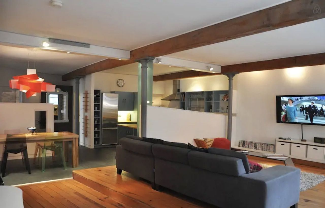 Luxury Deansgate two bed loft apartment with free parking, best airbnbs in Manchester