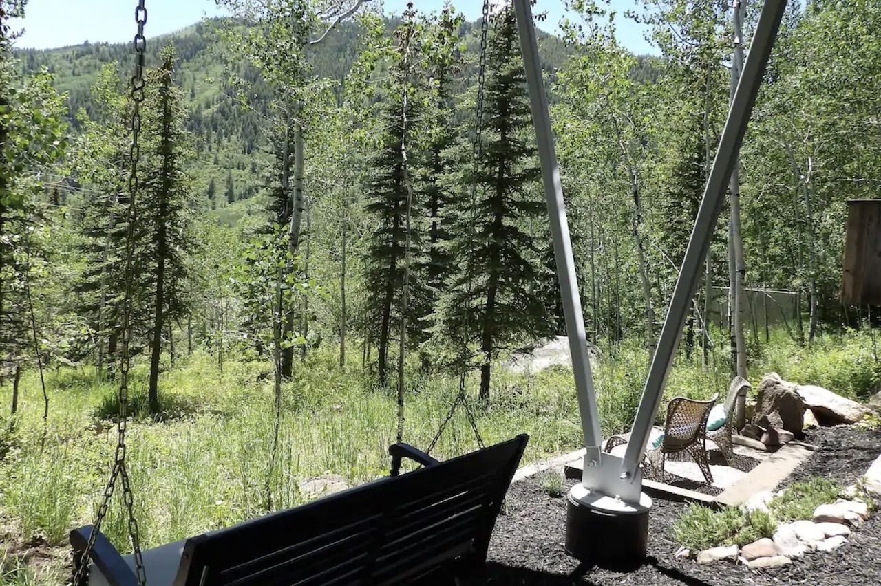 Private guest room in stunning home wilderness deck view, Airbnbs in Aspen