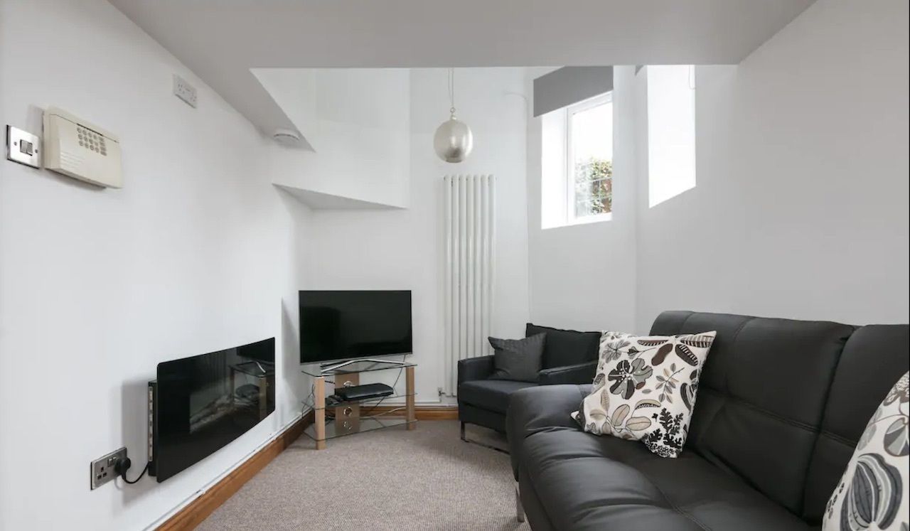 Spacious two bed basement flat with garden, best airbnbs in Manchester