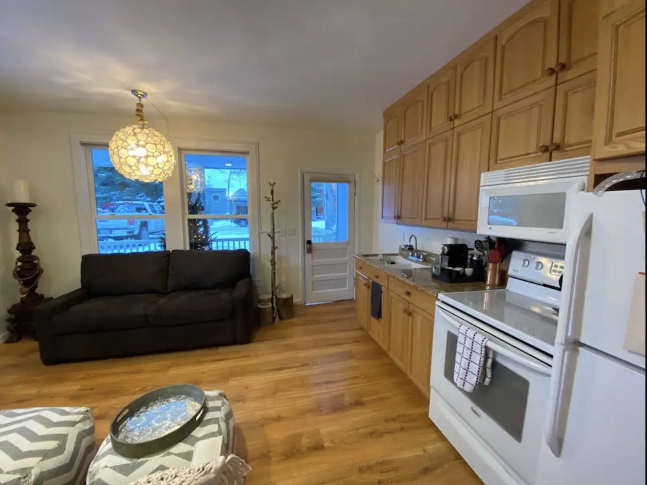 Beautiful Victorian one-bedroom unit living room and kitchen, Airbnbs in Aspen