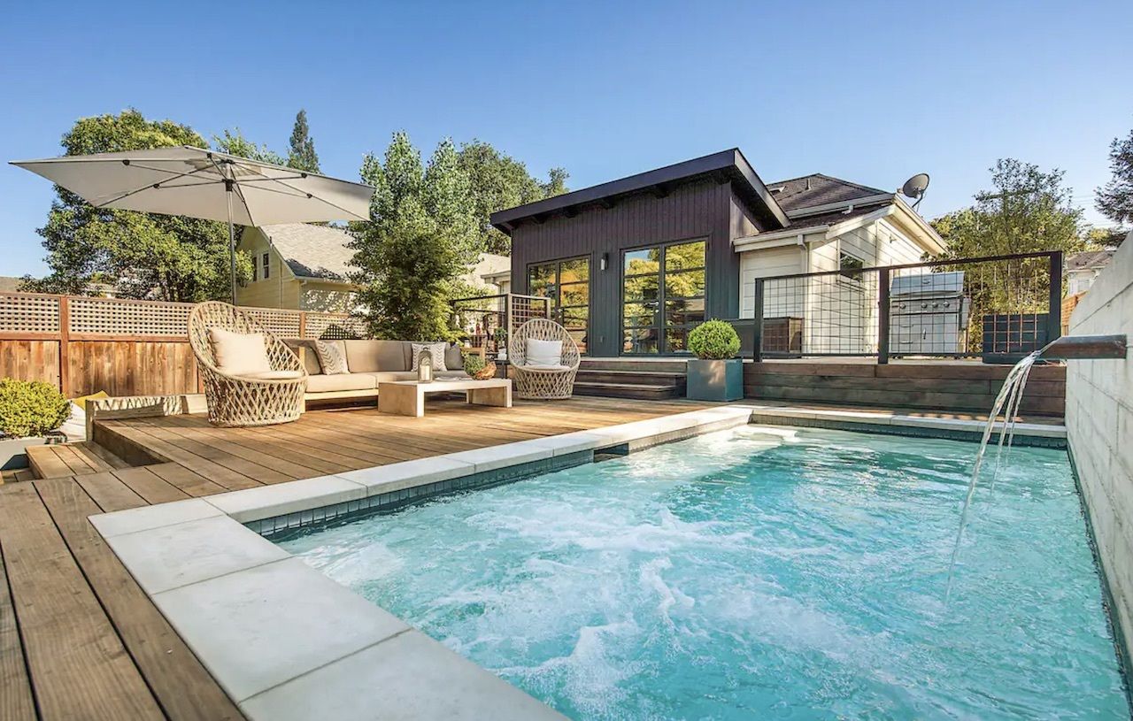 bachelorette-party-pool-napa-airbnb, Napa Valley Airbnbs