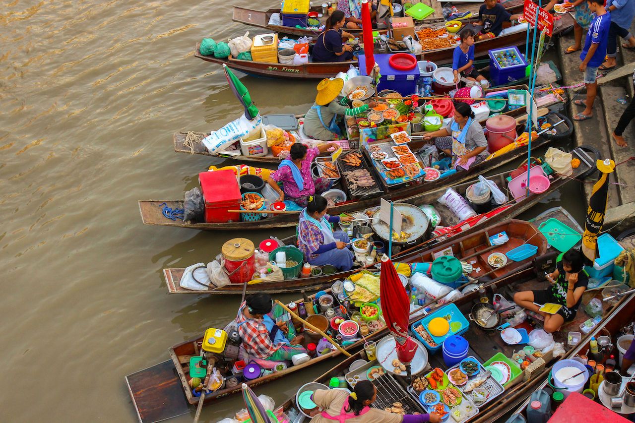 Bangkok-day-trips-Amphawa-floating-market