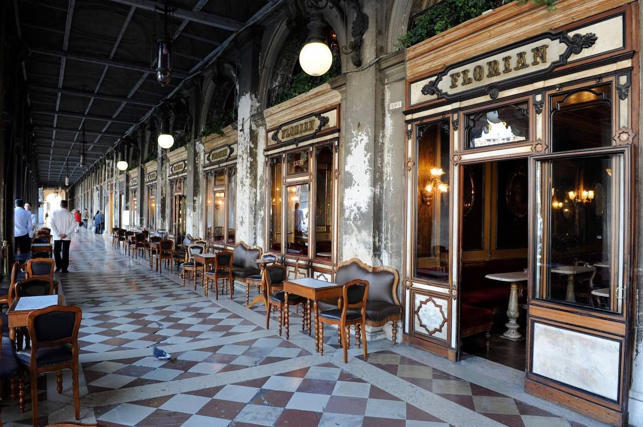 Cafes-in-Venice-caffe-Florian-outside