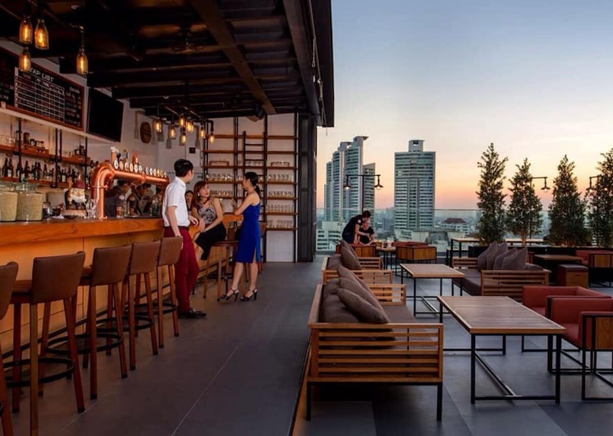 Bangkok bars. Руфтоп бар Бангкок. Radisson Blu Plaza Bangkok. Tichuca Rooftop Bar newest Bar in Bangkok 2021. Skyview Hotel Bangkok.