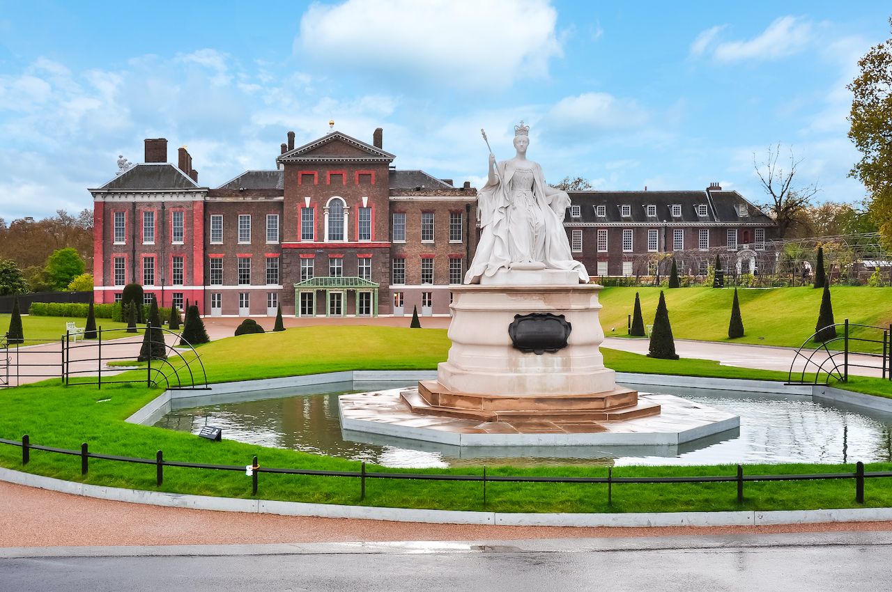 Kensington palace and Queen Victoria monument in London, UK, royal family
