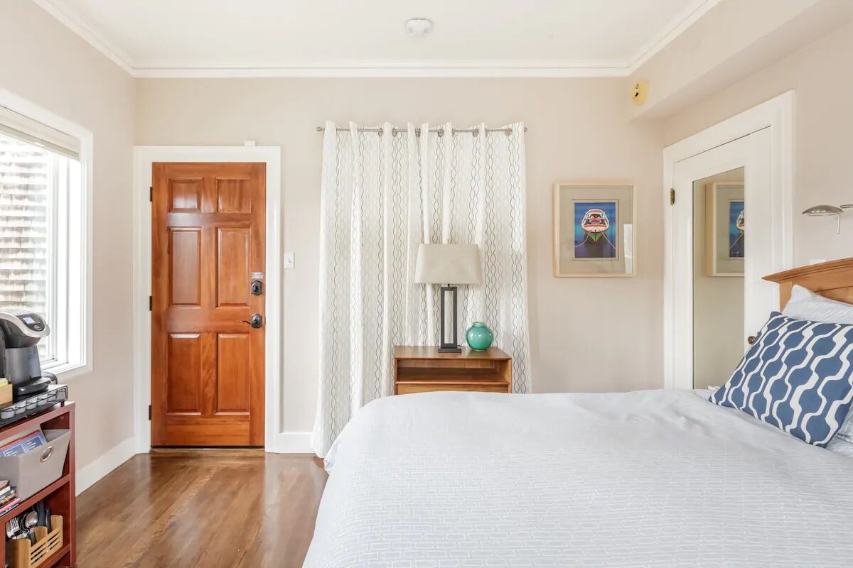 bedroom at haight ashbury airbnb