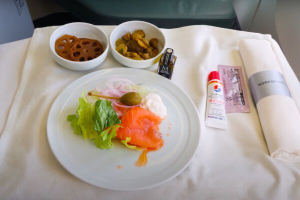 Here's What a Business Class Meal Looks Like on Korean Air