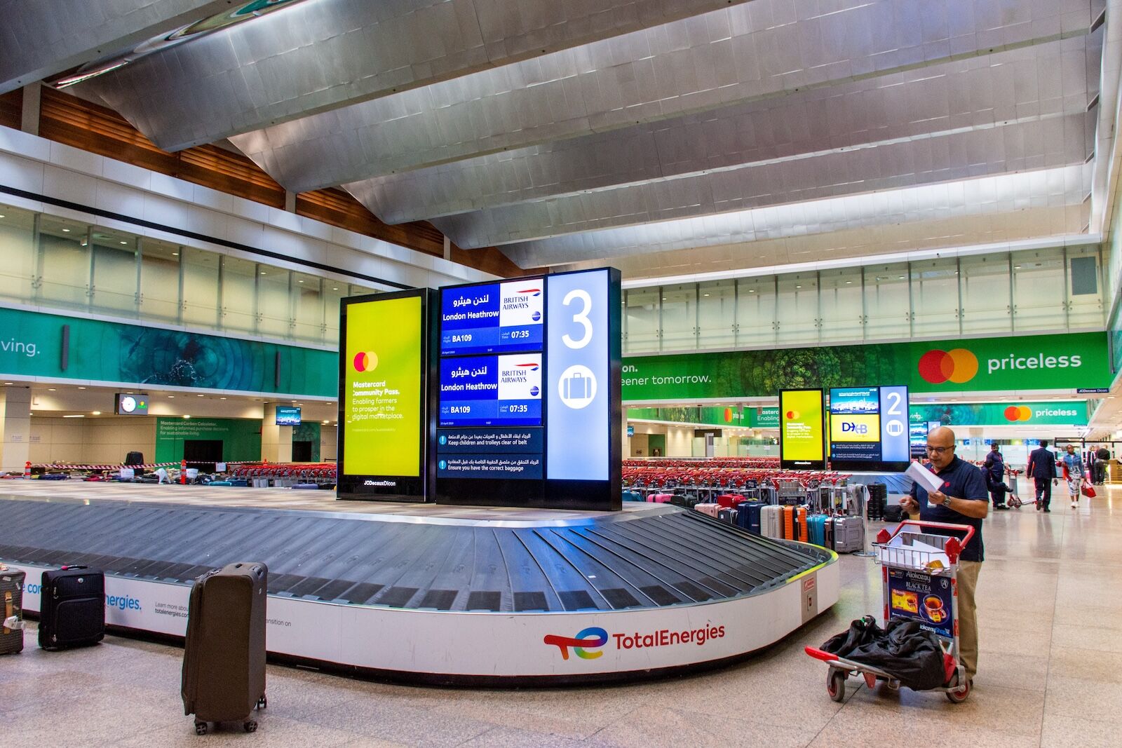 airport baggage carousel