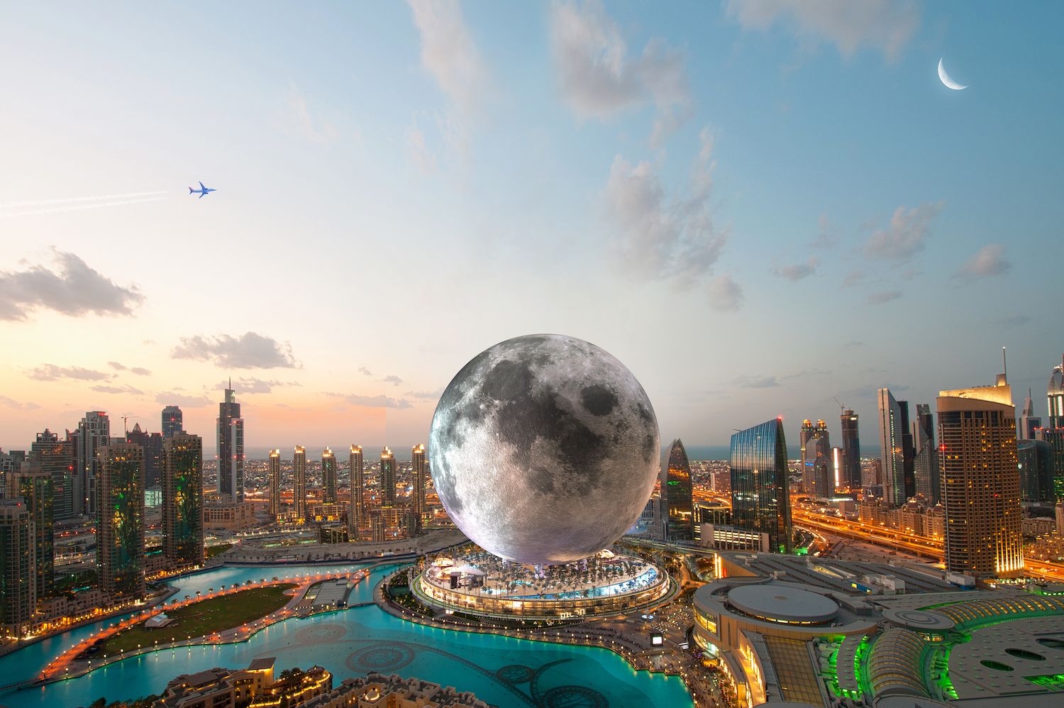 Resort shaped like the Moon in Dubai