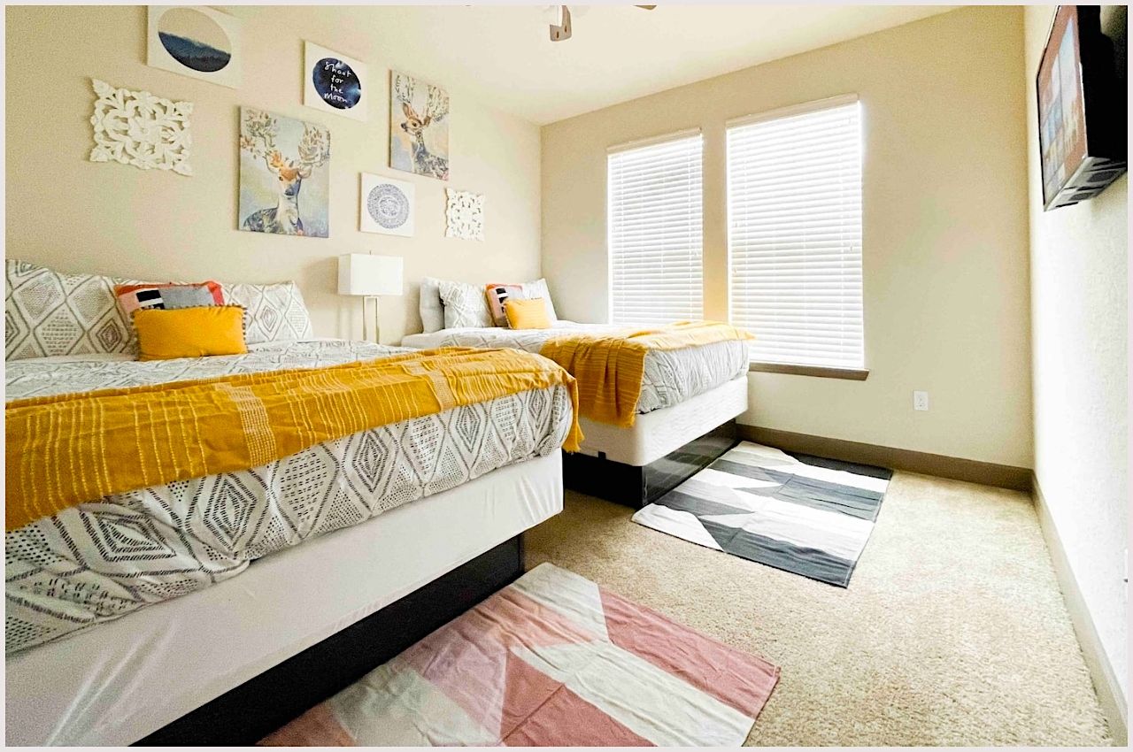 Bedroom in conveniently-located three-bedroom Airbnb near Universal Studios