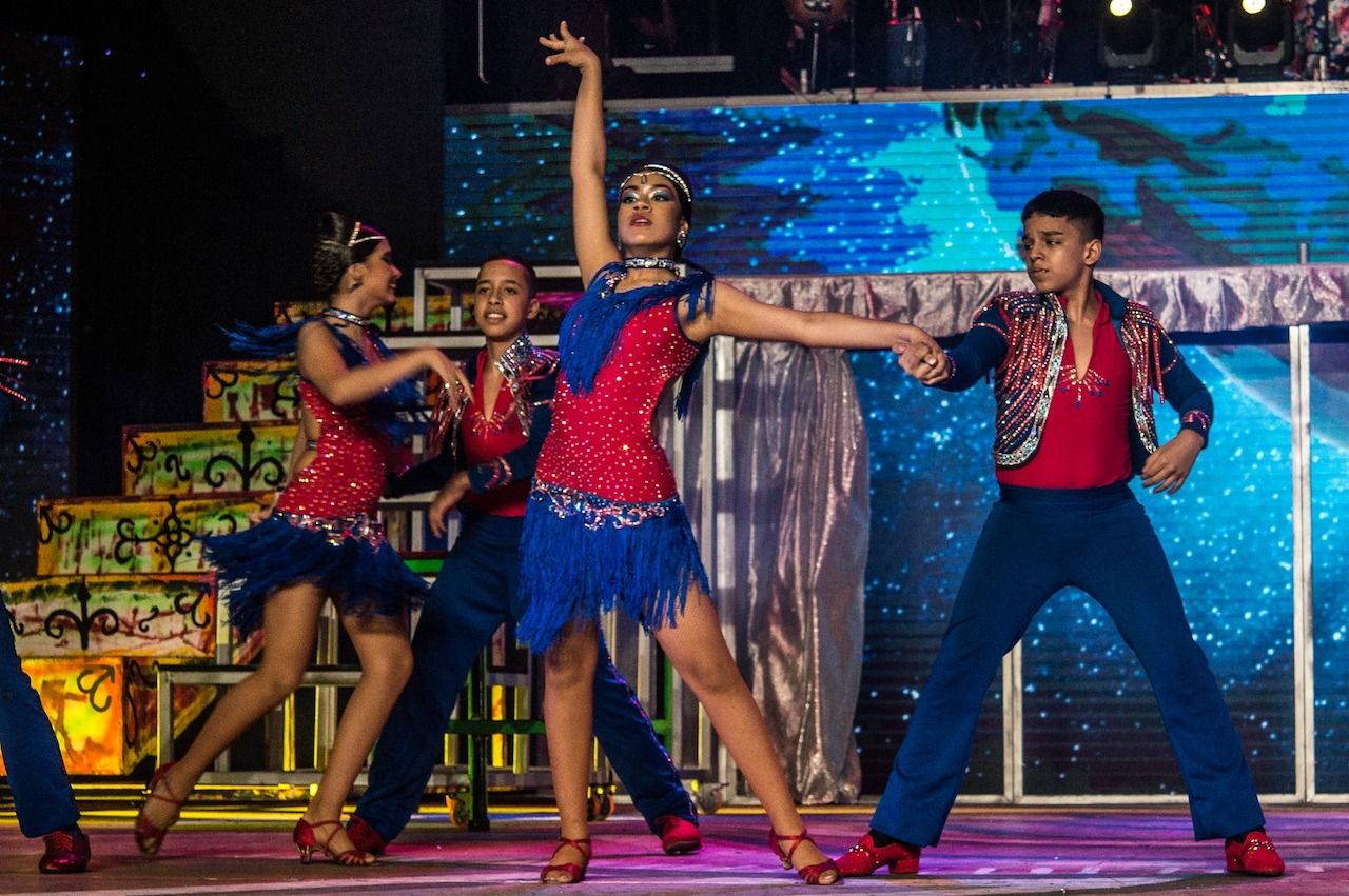 People dancing in the Festival Mundial de Salsa de Cali