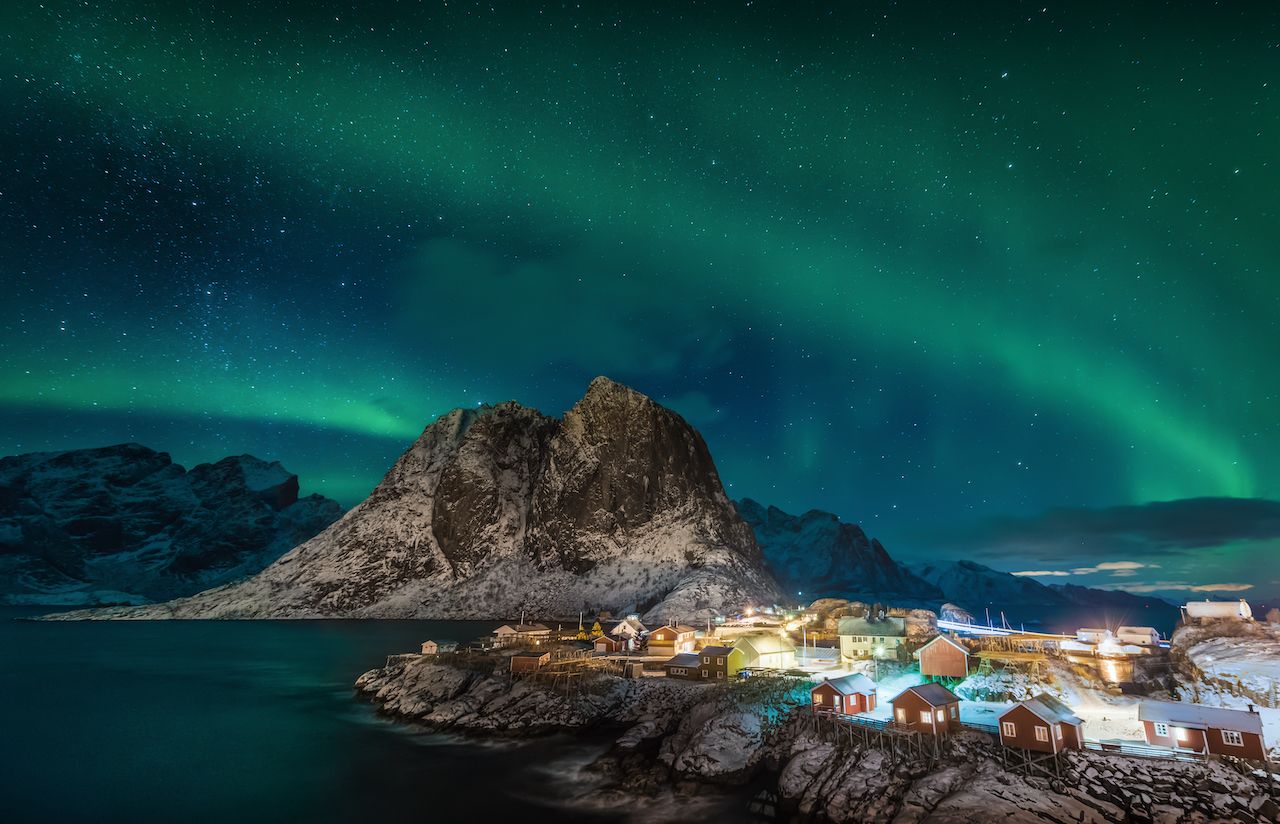 Lofoten-Hamnoy-in-Northern-Lights-Norway