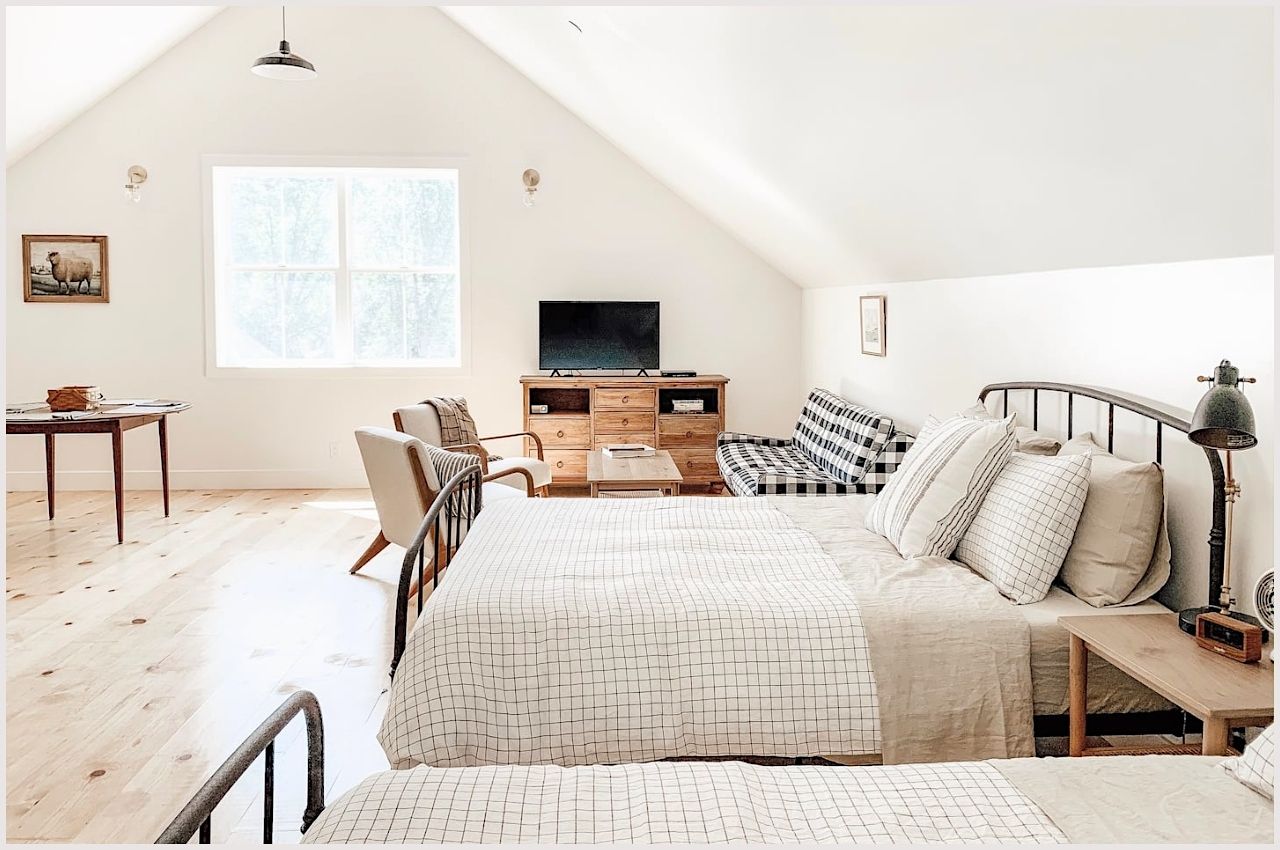 White and neutral bedroom at a popular Yosemite Airbnb