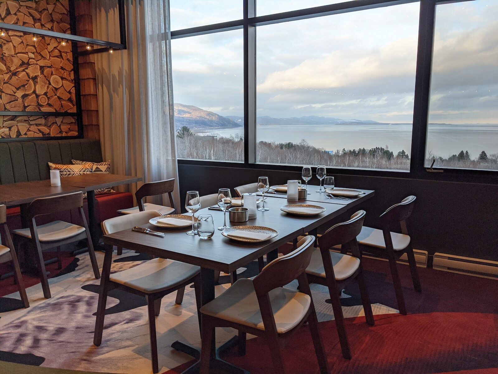 Table by the window with view of the St. Lawrence River at the Club Med Quebec restaurant