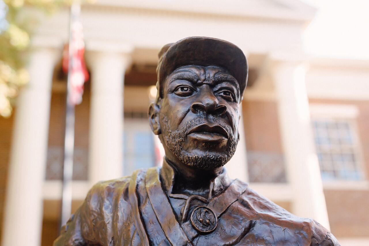 The “March to Freedom” statue honoring United Colored Troop soldiers from the Civil War located in the downtown public square of Franklin, Tennessee. Photo courtesy of Visit Franklin.