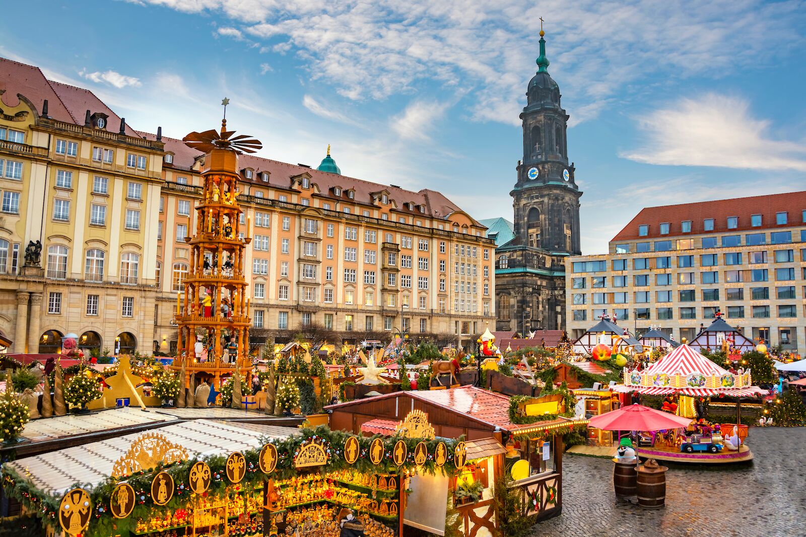 At the one the most grand Christmas markets in Europe, the Dresden Striezelmarkt, a giant Christmas tree and stalls decorated with Christmas lights are set up in the town square  
