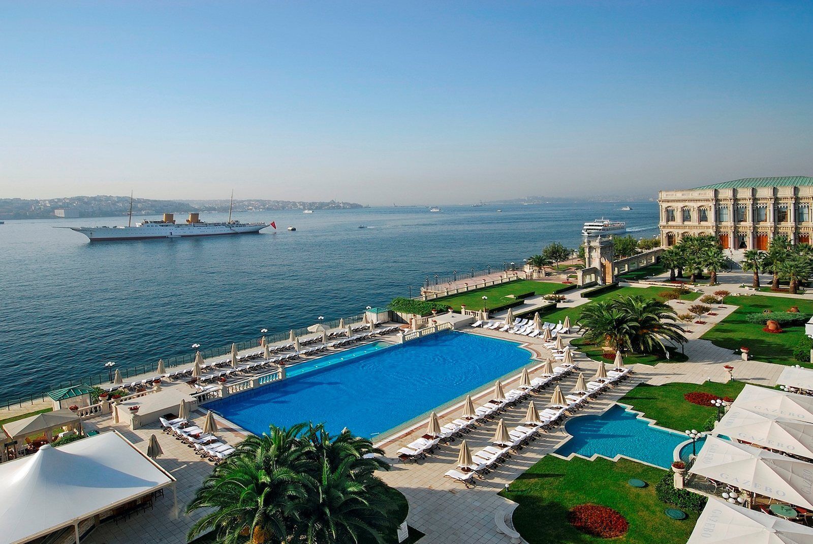 Palace hotel Istanbul_Ciragan Palace infinity pool and Bosphurs view