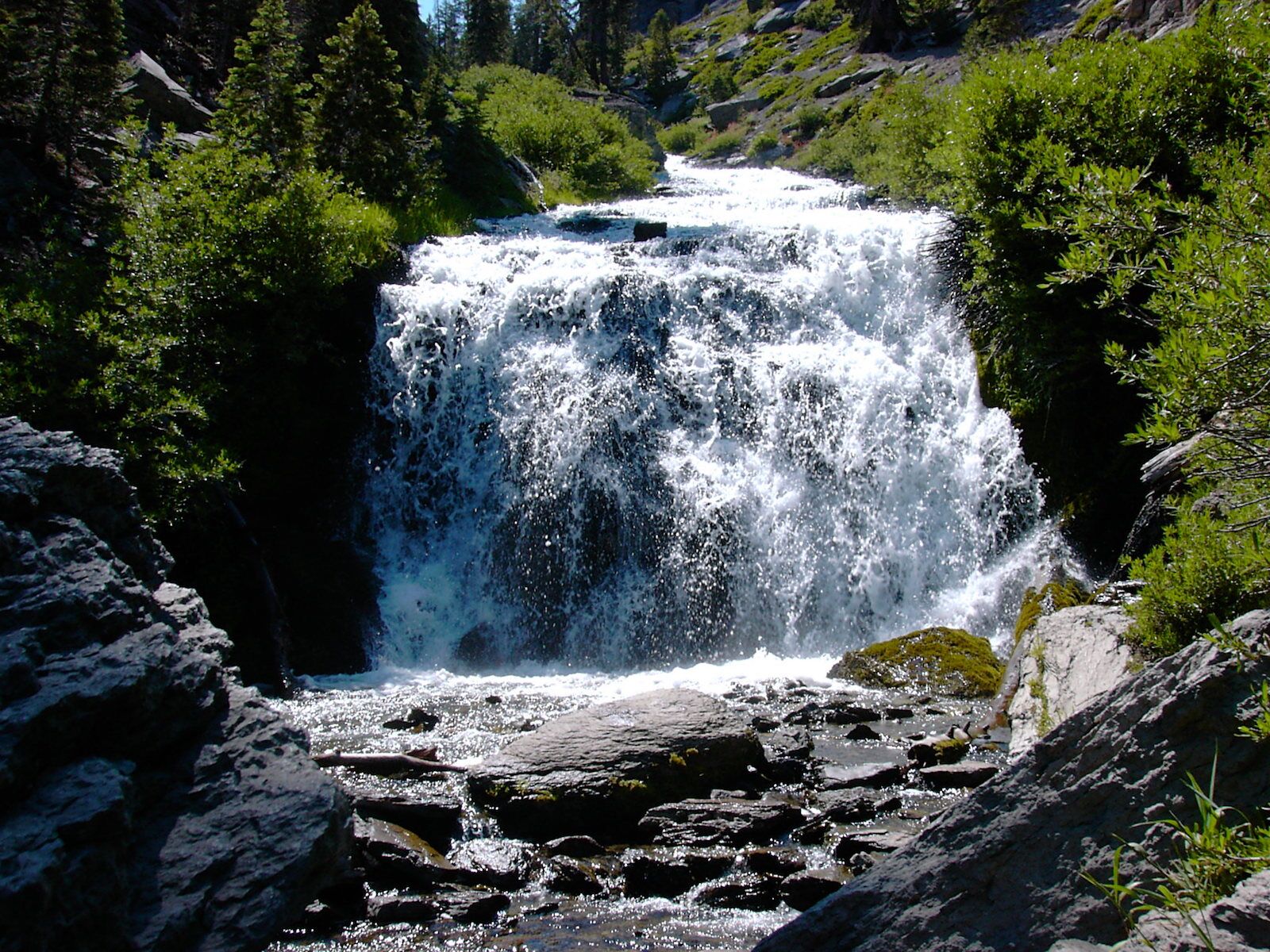  A smaller waterfall on the trail to KIngs Creek Falls.