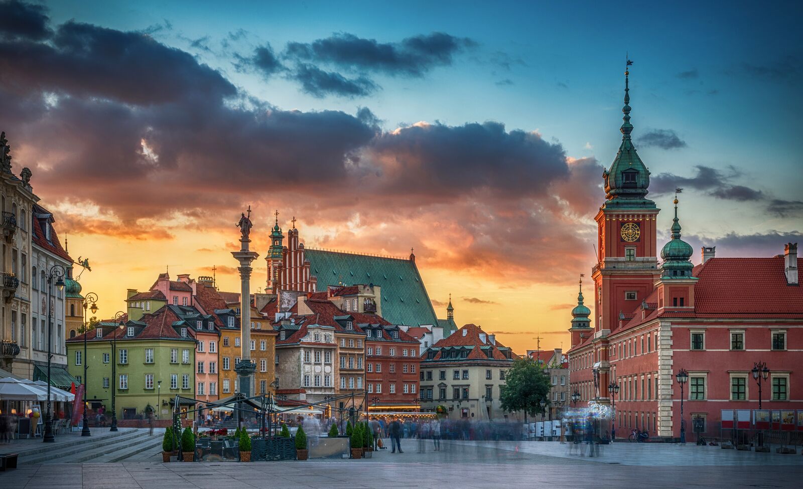 Royal Castle, ancient townhouses and Sigismund's Column in Old town in Warsaw, Poland. Evening view, long exposure.
