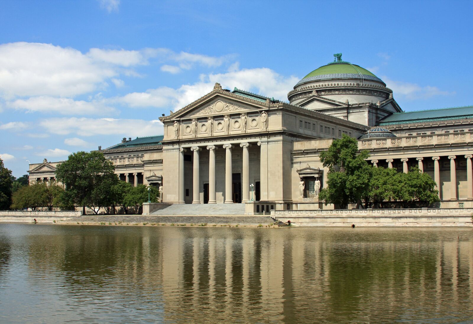 View of the outside of the Chicago’s Museum of Science and Industry