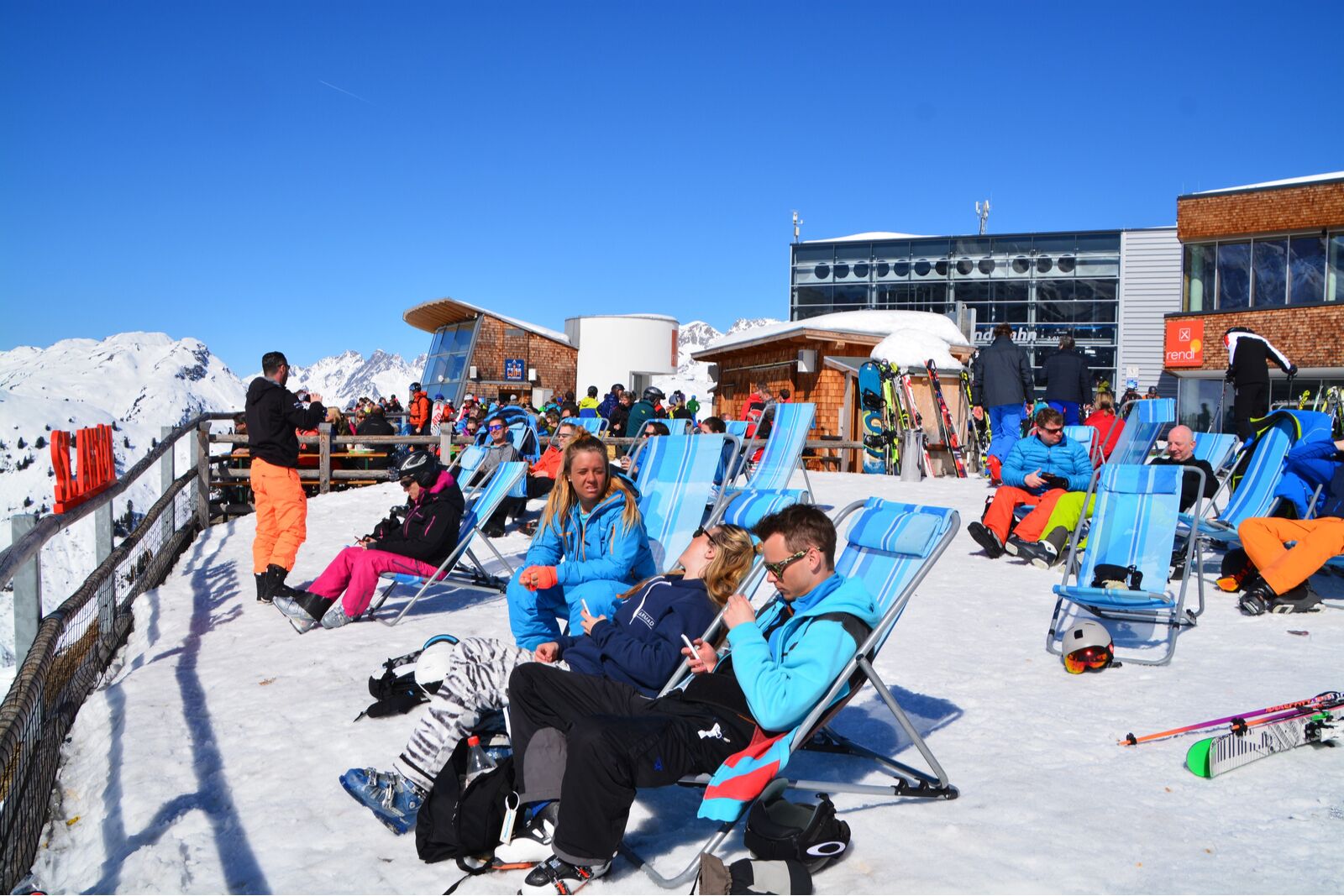 Outdoor apres-ski goes in ST. Anton Austria