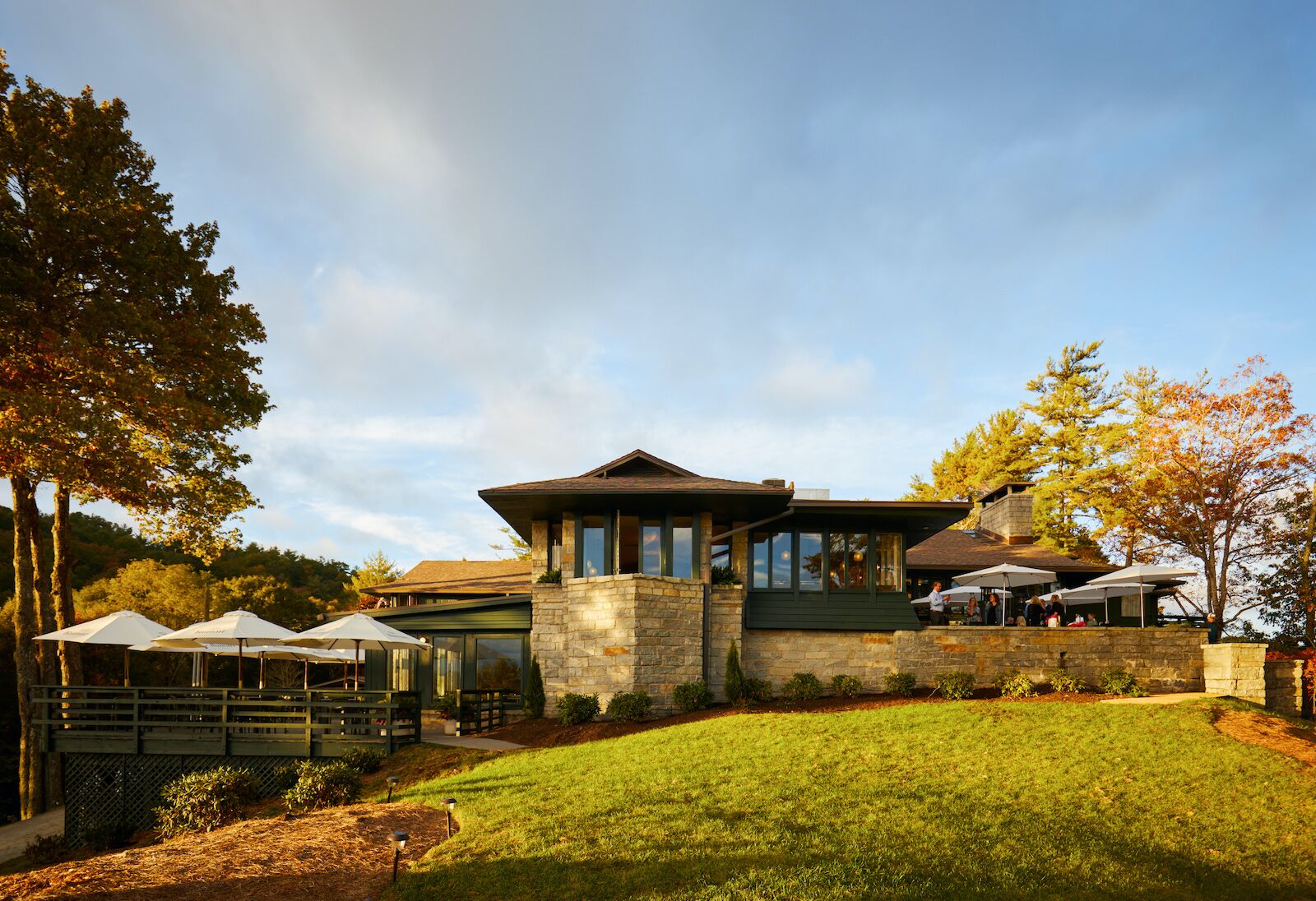 Stay at this Idyllic Mid-Mod Motor Lodge in North Carolina for an