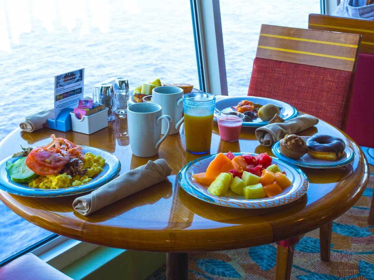 cruise ship crew meals
