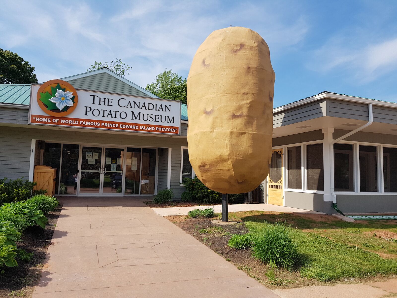 roadside attrations - the big potato Canada