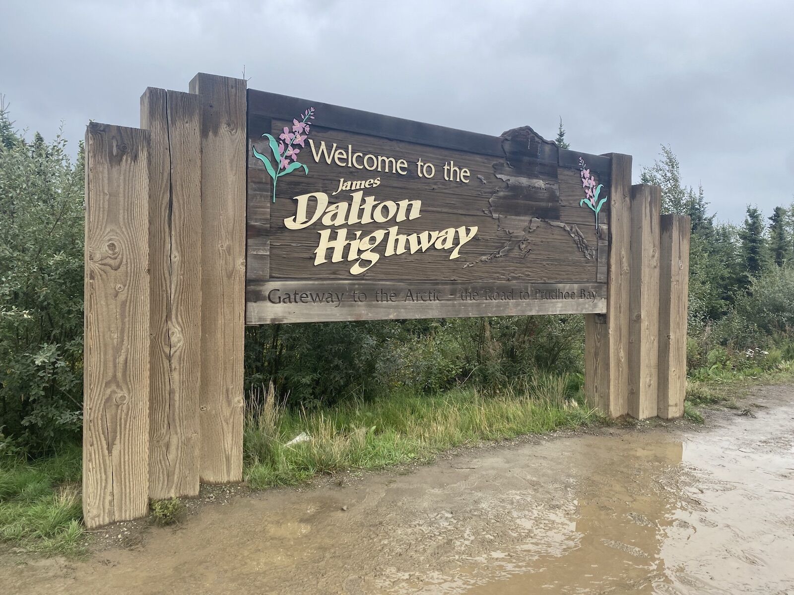 dalton highway in the alaska arctic circle