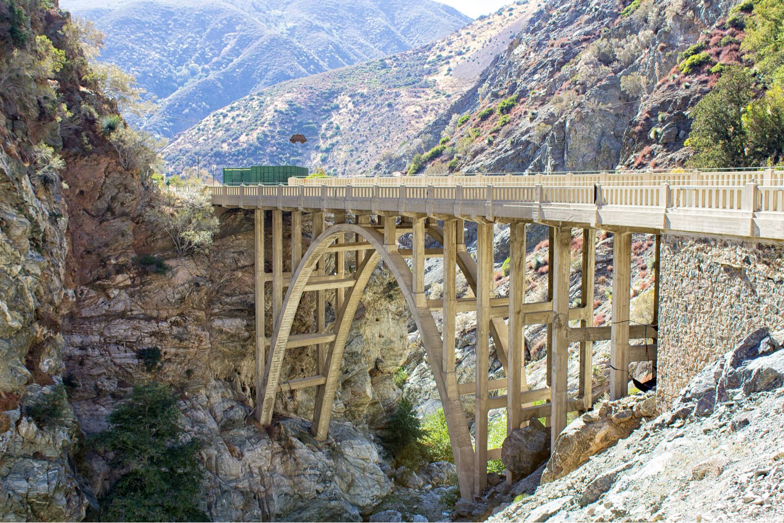 cool LA hiking trails bridge to nowhere