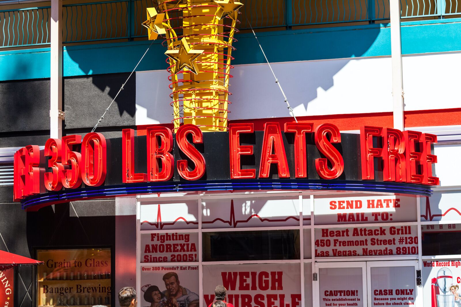 heart-attack-grill-eat-free-sign-exterior
