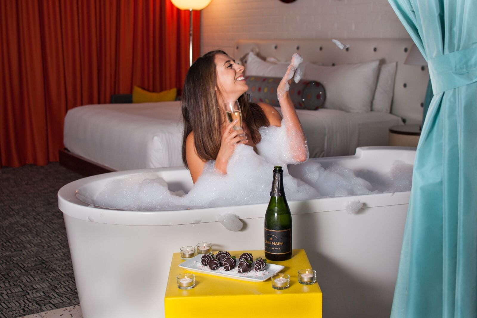Woman in bathtub in Hotel Valley Ho one of the best hotels with big bathtubs