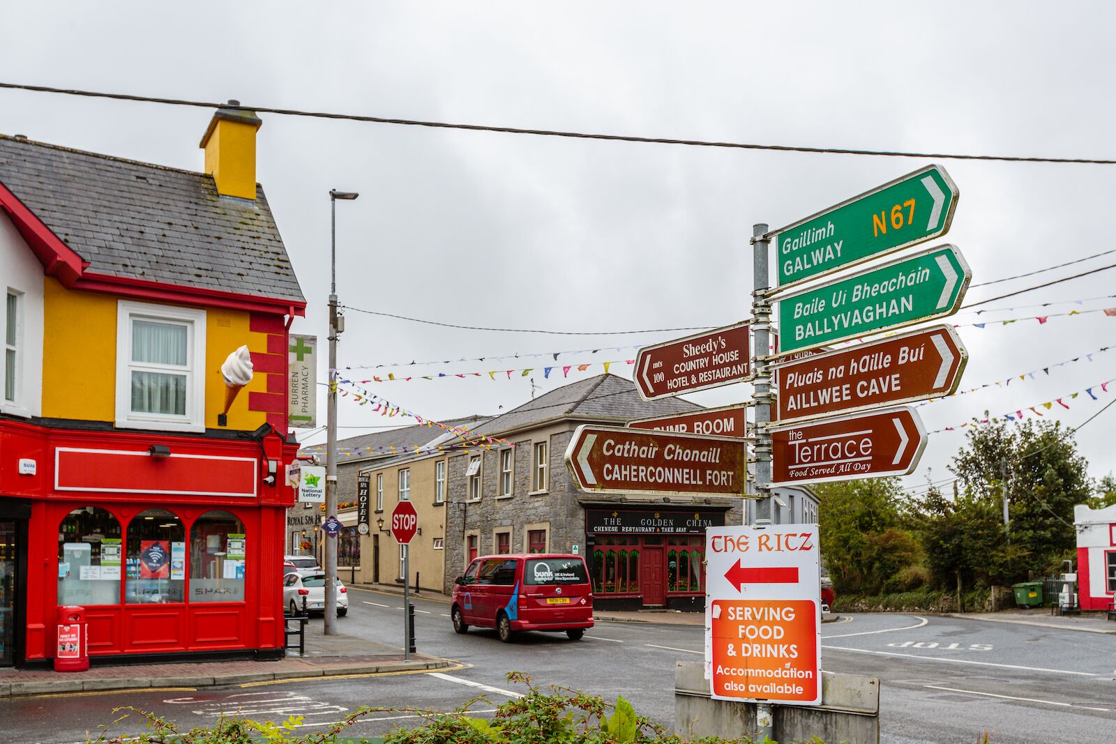 Road signs in English and Irish 