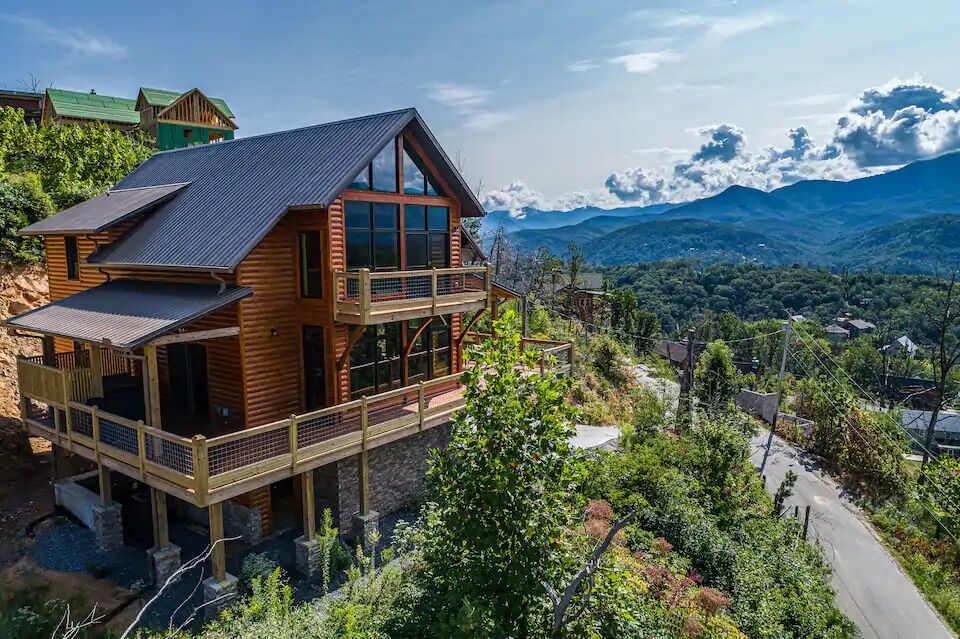 The Best Airbnbs In Gatlinburg For A Smoky Mountains Escape   North Skyline Chalet Gatlinburg Airbnbs 