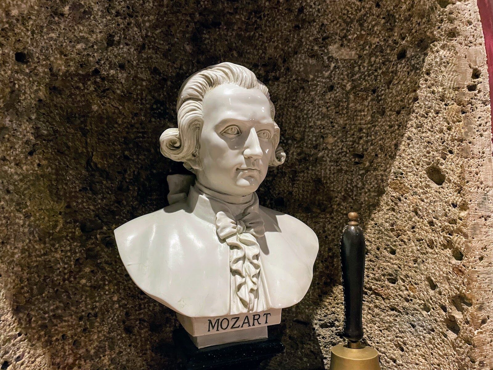 oldest restauarant in the world mozart bust 