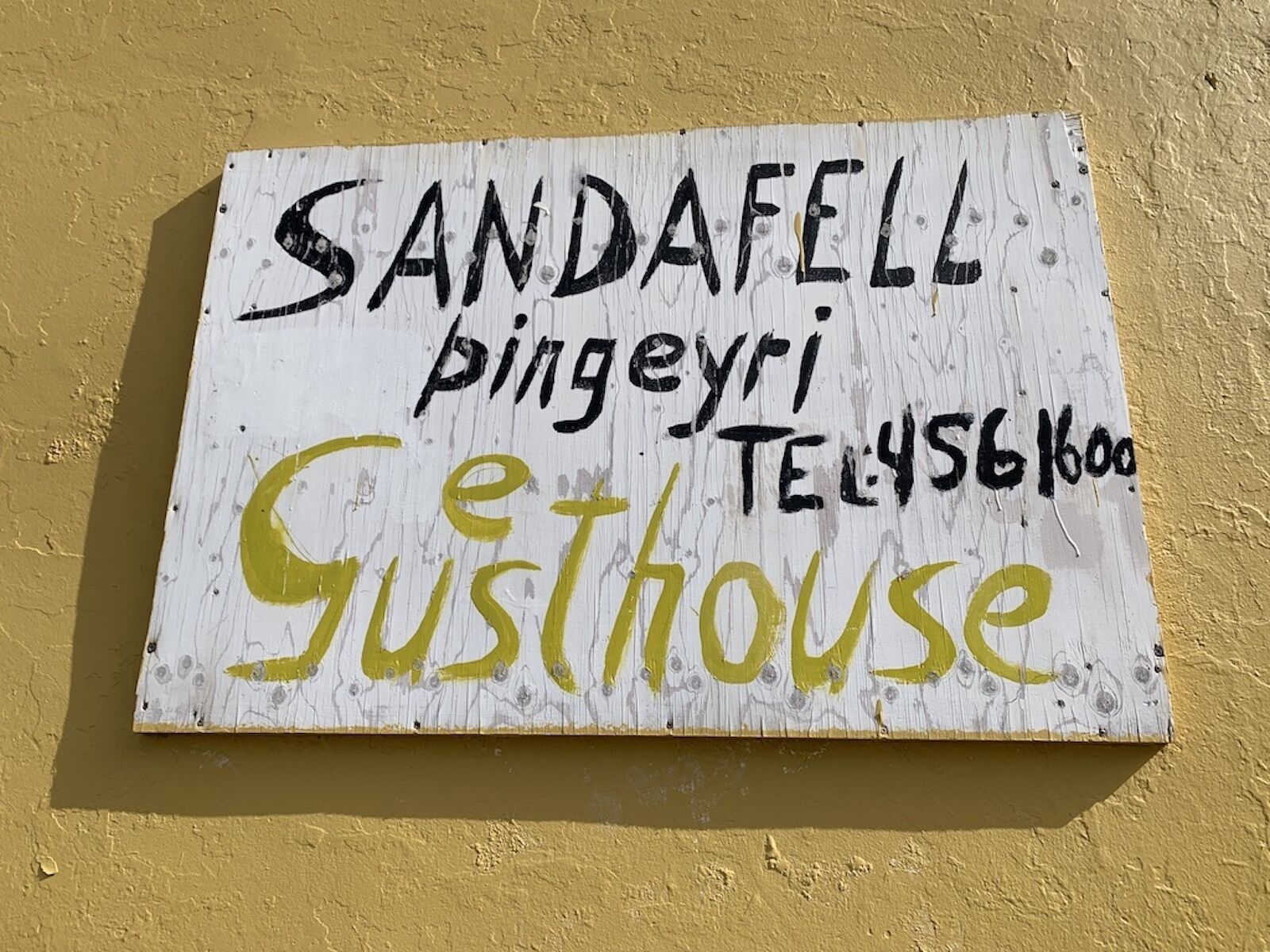sandafell pingeyri hotel sign