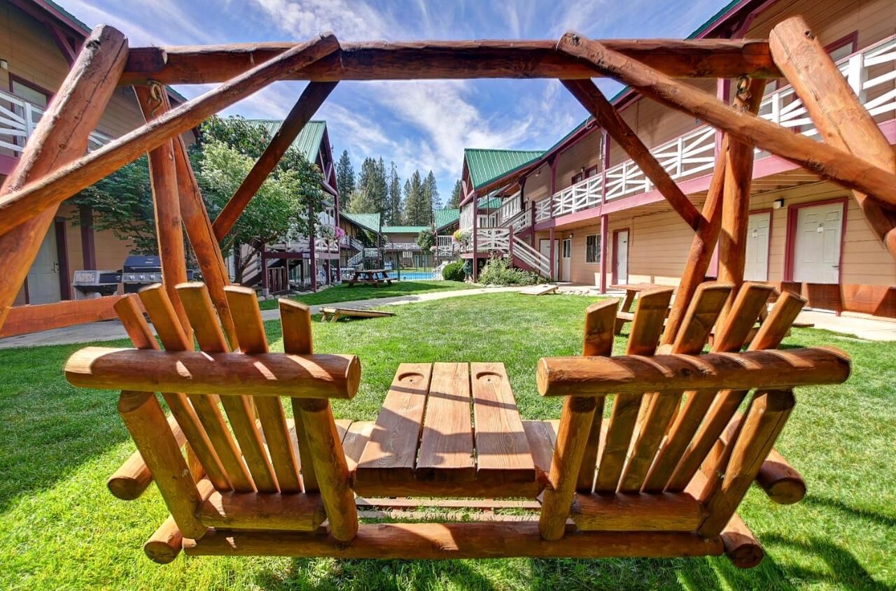 https://cdn1.matadornetwork.com/blogs/1/2022/06/abbycreek-inn-north-cascades-national-park-lodging.jpeg