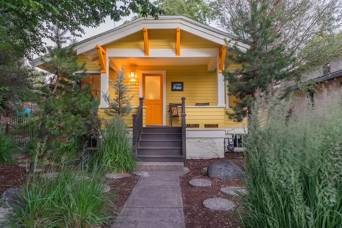 11 Airbnb Bend Oregon Rentals Near Town, Mountains, and Water