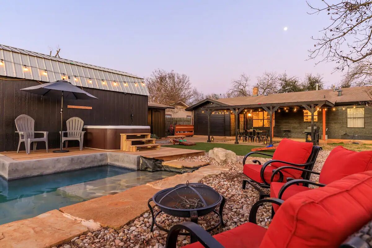 20 Airbnb Fredericksburg Stays to Live the Best of Texas Hill Country