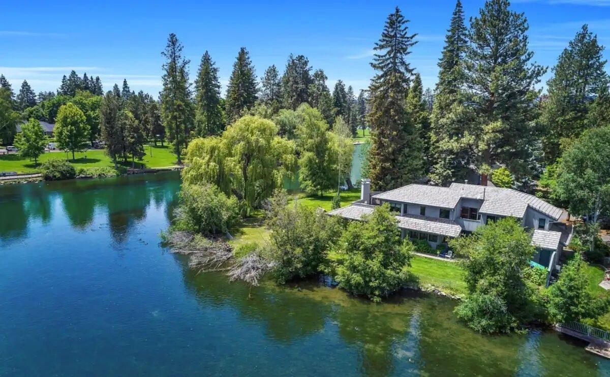 11 Airbnb Bend Oregon Rentals Near Town, Mountains, and Water