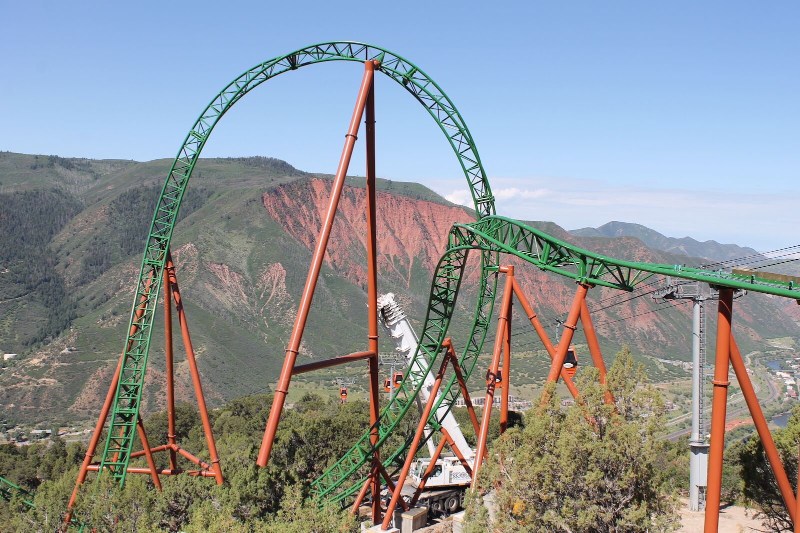 defiance rollercoaster in glenwood springs colorado at glenwood caverns amusement park