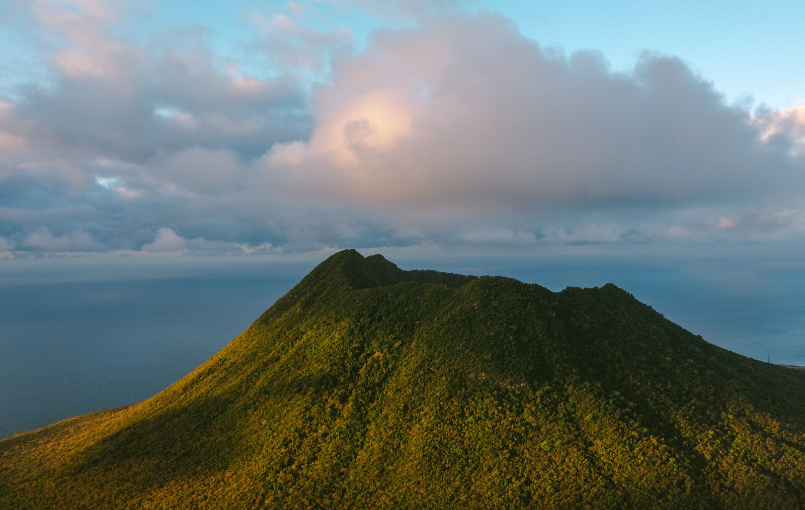 the volcano that people can hike on statia
