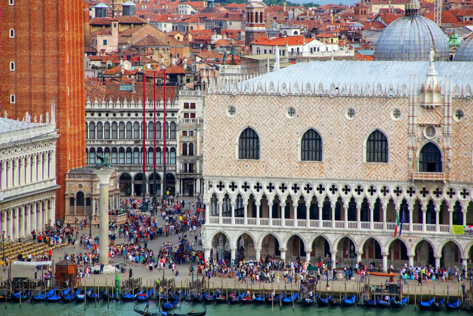 Venice a bit crowded italy