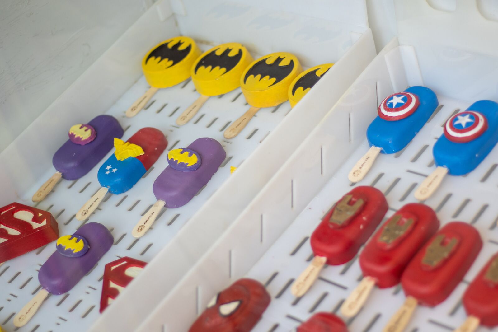 ArkynHelados-ice cream display-comic book cafes