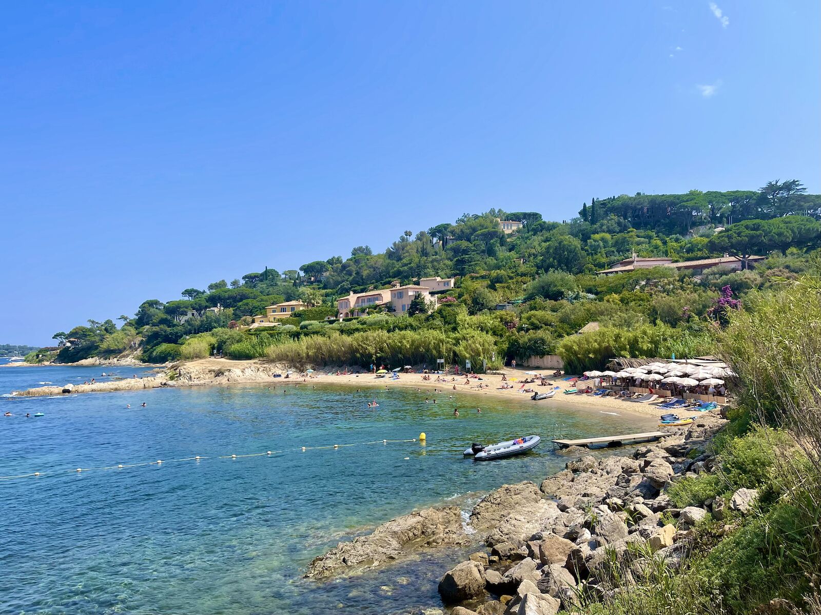 Les Graniers beach and beach club in St. Tropez